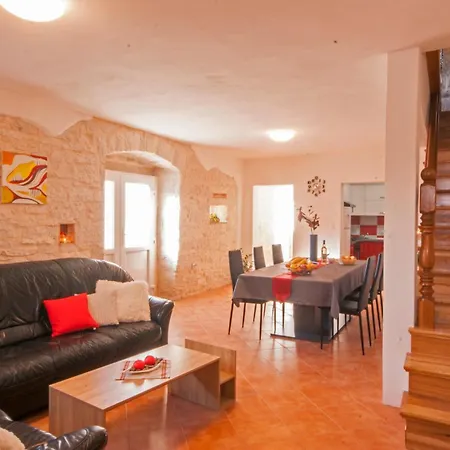 Anton, A Luxurious Rustic In A Peaceful Setting Tatil Evi