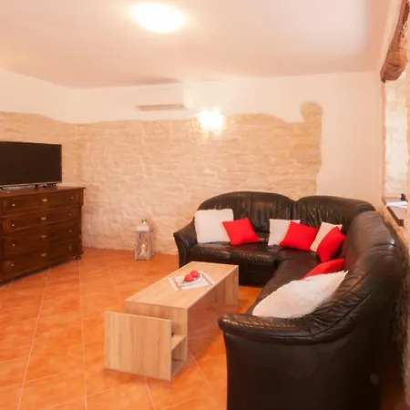 Anton, A Luxurious Rustic In A Peaceful Setting Semesterbostad