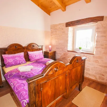 Anton, A Luxurious Rustic In A Peaceful Setting Semesterbostad