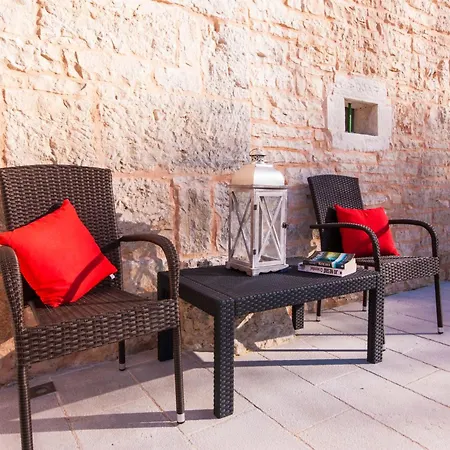 Anton, A Luxurious Rustic In A Peaceful Setting Semesterbostad Pifari