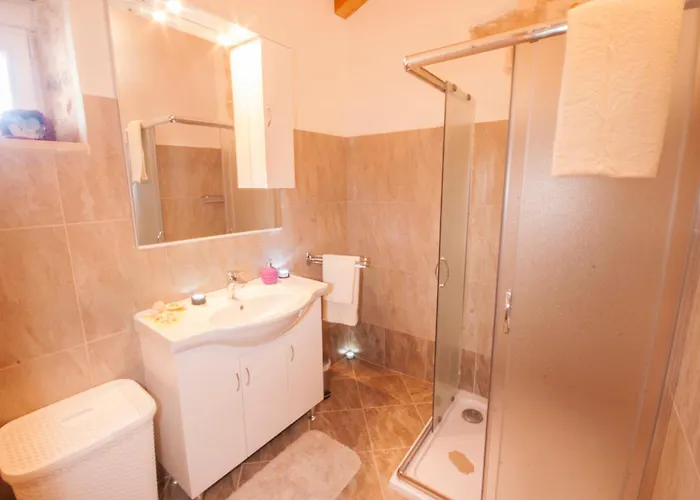 Anton, A Luxurious Rustic In A Peaceful Setting Pifari