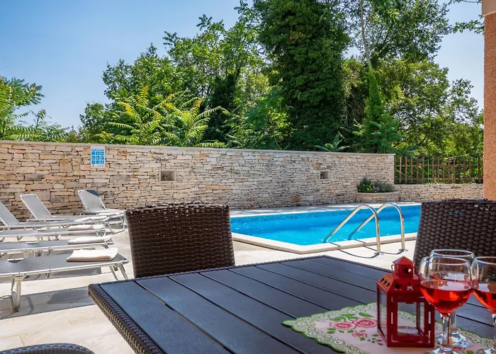 Anton, A Luxurious Rustic In A Peaceful Setting Pifari