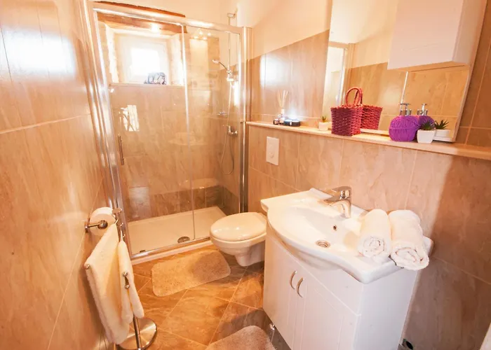 Anton, A Luxurious Rustic In A Peaceful Setting Pifari