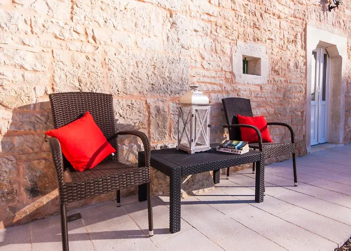 Anton, A Luxurious Rustic In A Peaceful Setting 펜션 Pifari